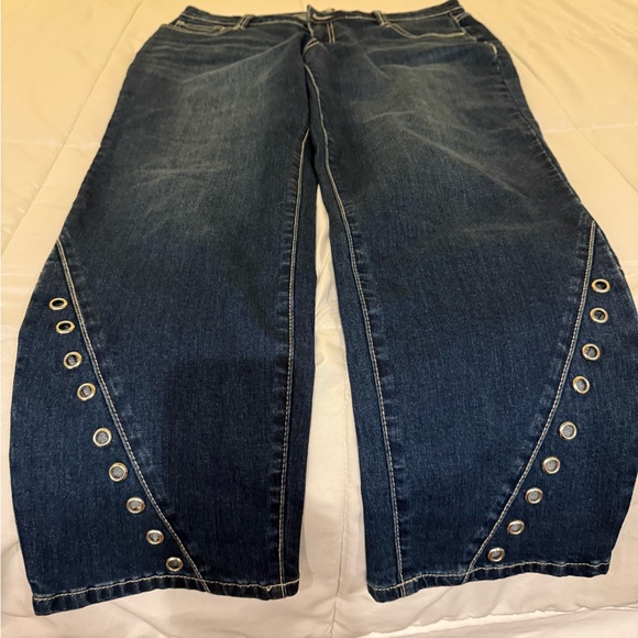 Baccini Blue Cropped Jeans with Eyelet Detailing - Picture 3 of 6